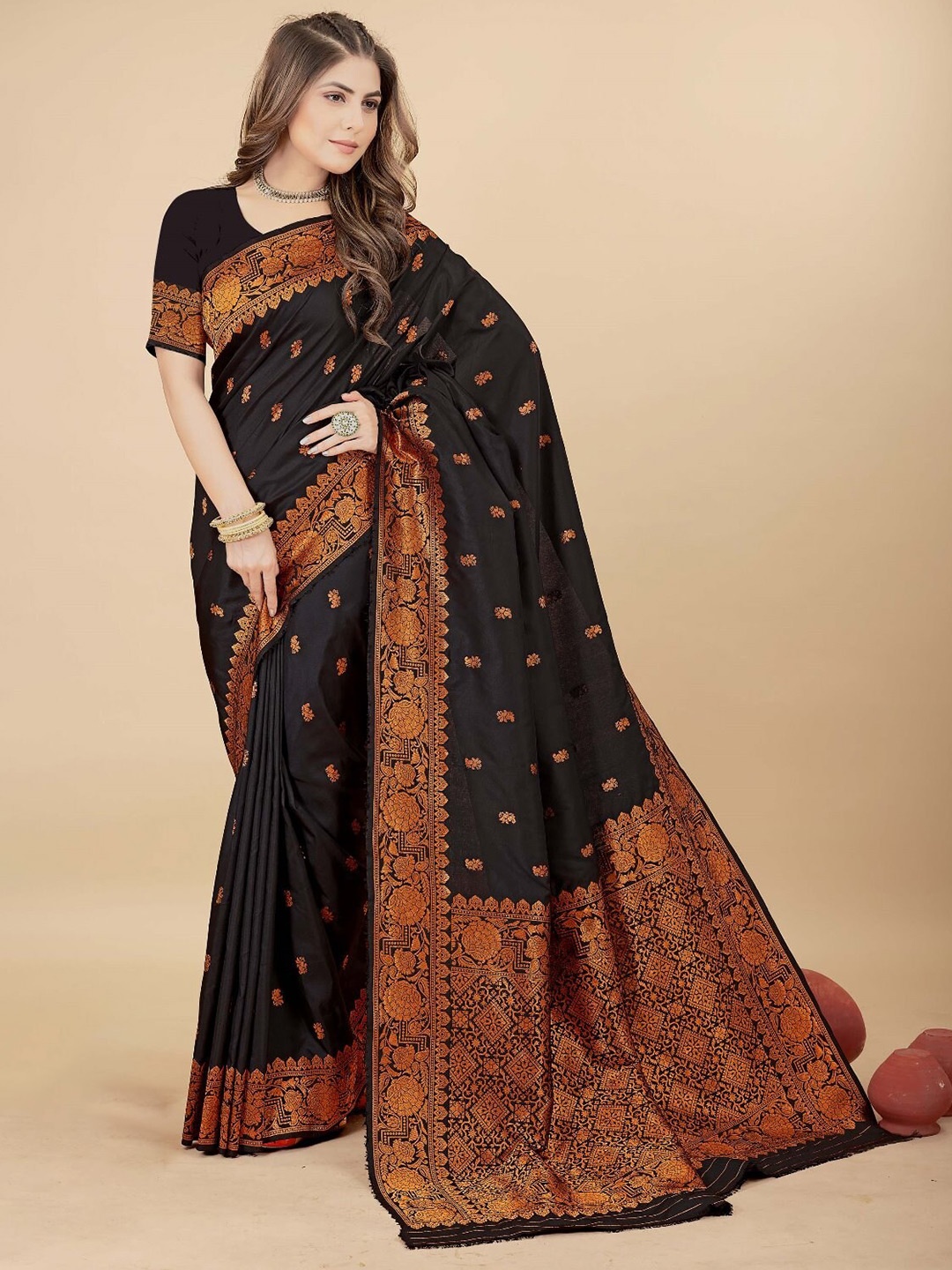 

AVANTIKA FASHION Ethnic Motif Woven Design Zari Pure Silk Designer Kanjeevaram Saree, Black