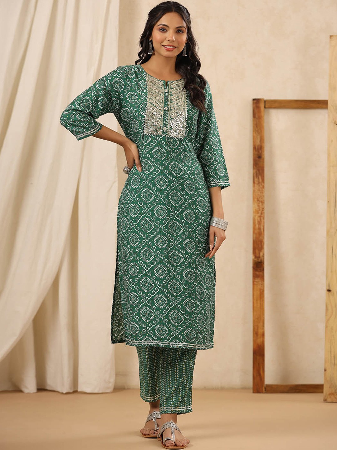 

Meena Bazaar Bandhani Printed Regular Gotta Patti Kurta with Trousers, Green