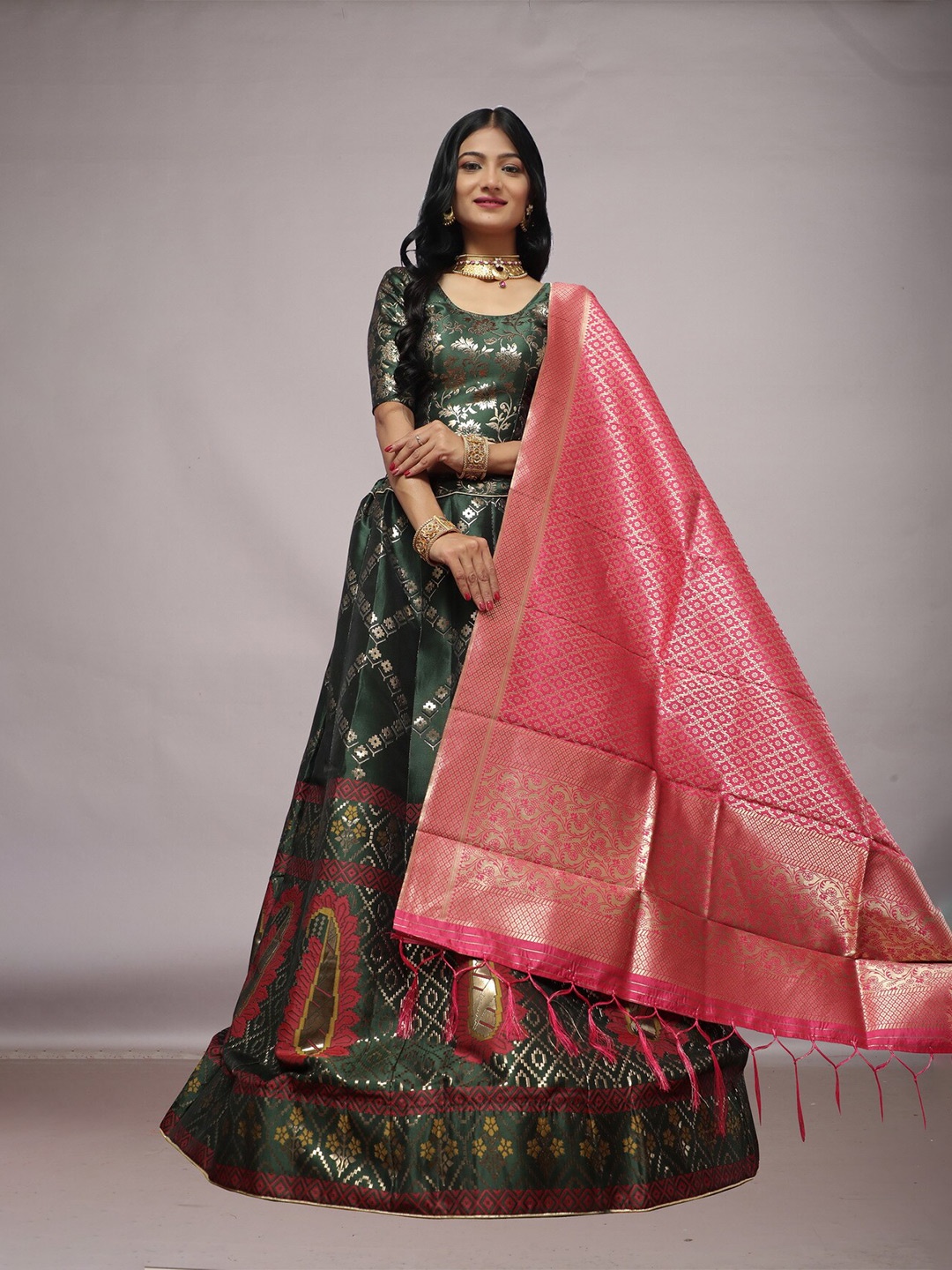 

Ekta Textiles Semi-Stitched Lehenga & Blouse With Dupatta, Green