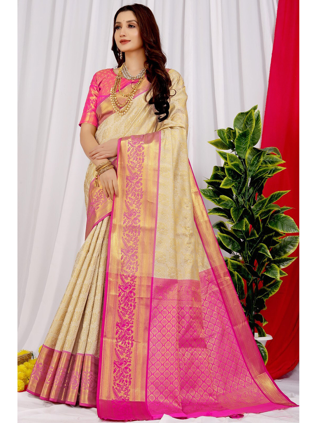

AVANTIKA FASHION Ethnic Motif Woven Design Zari Pure Silk Designer Kanjeevaram Saree, White