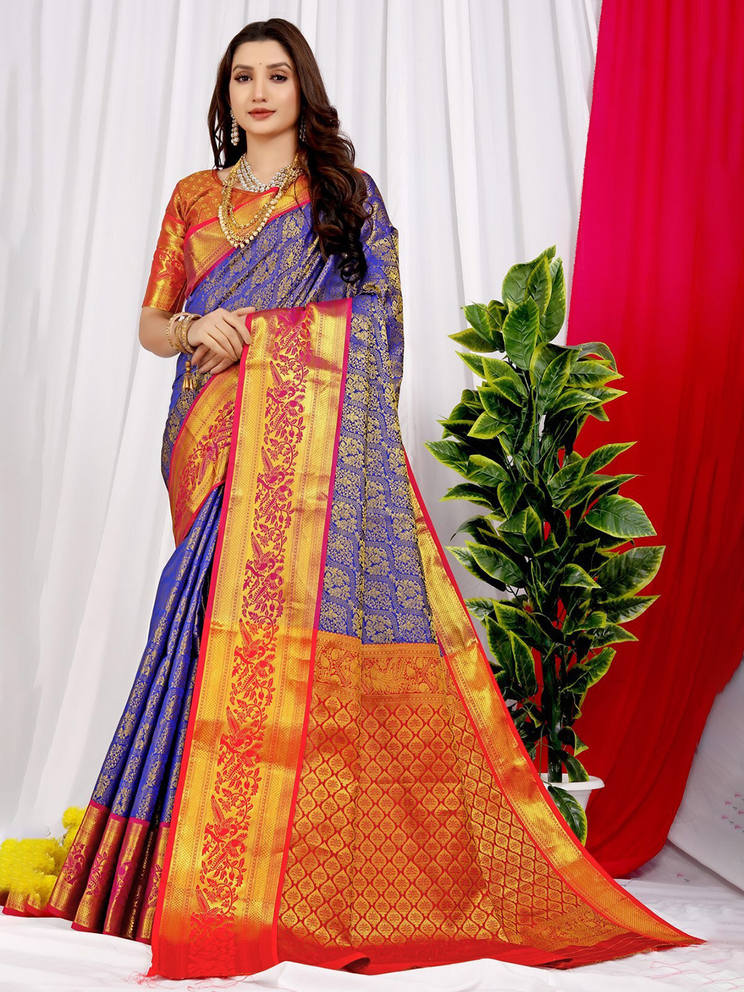 

AVANTIKA FASHION Woven Design Zari Pure Silk Kanjeevaram Saree, Blue