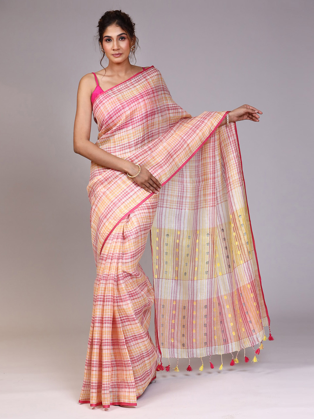 

ZARI Checked Linen Blend Saree, Yellow