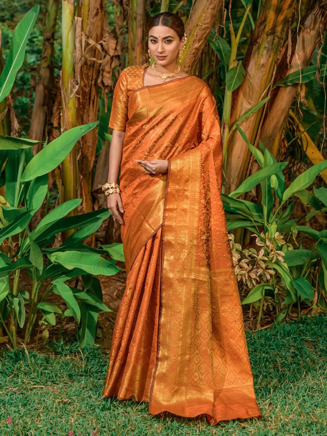 

AVANTIKA FASHION Floral Woven Design Zari Pure Silk Kanjeevaram Saree, Orange