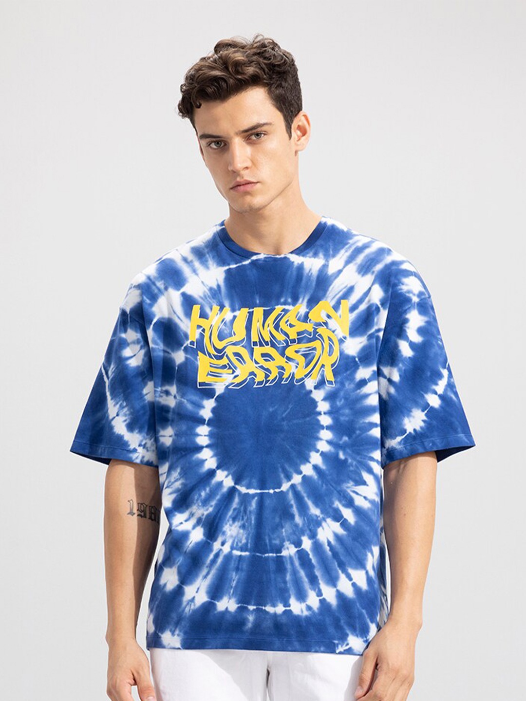 

Snitch Blue Tie And Dye Printed Round Neck Cotton T-Shirt