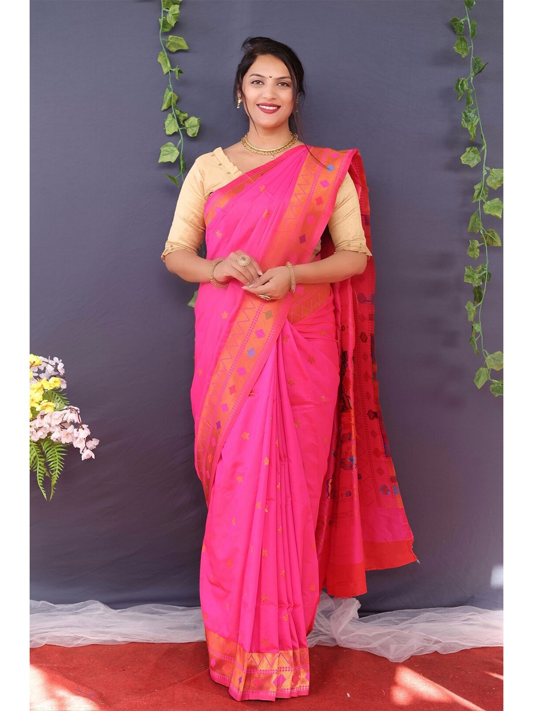 

AVANTIKA FASHION Floral Woven Design Zari Pure Silk Kanjeevaram Saree, Pink