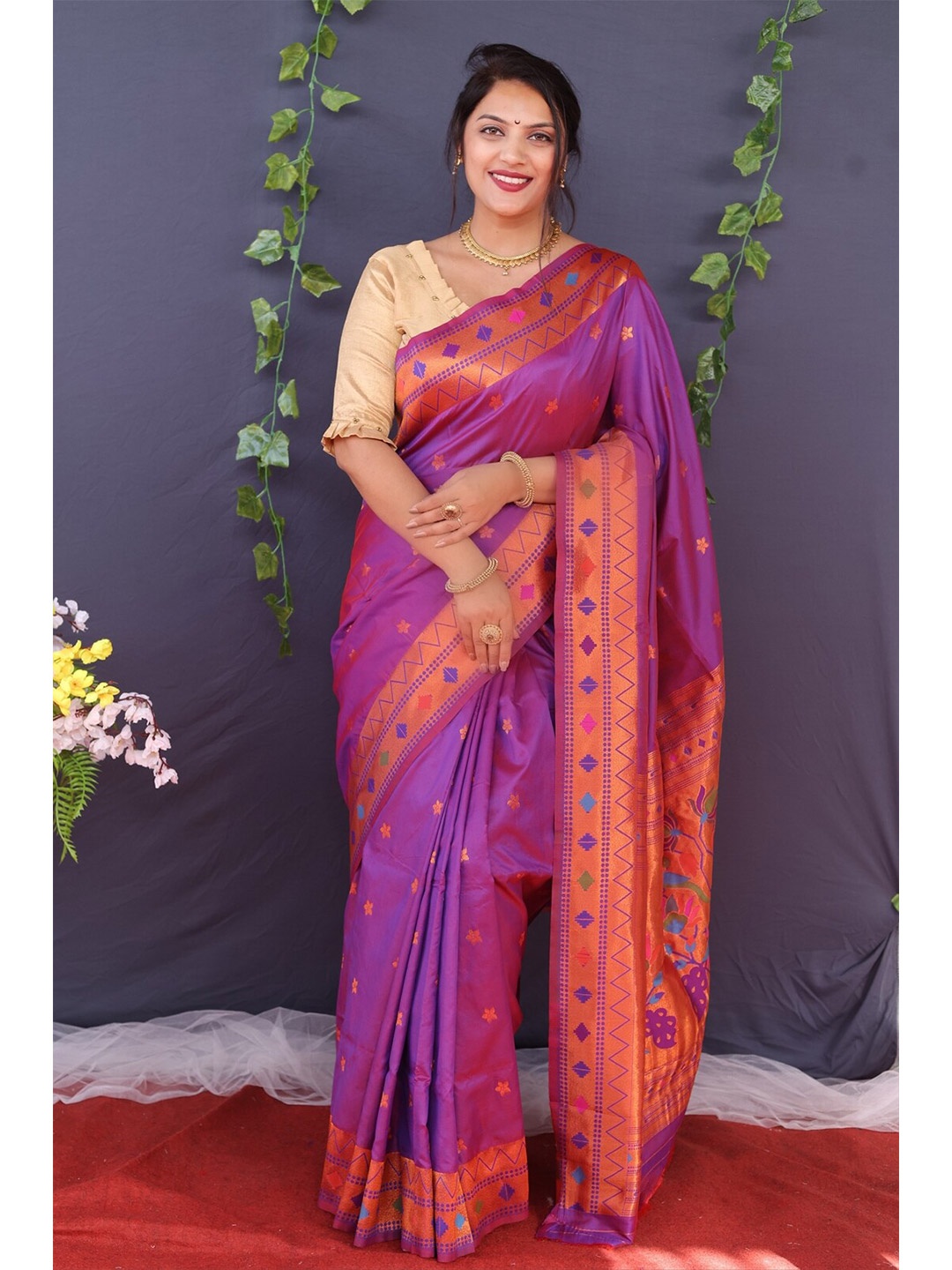 

AVANTIKA FASHION Floral Woven Design Zari Pure Silk Kanjeevaram Saree, Purple