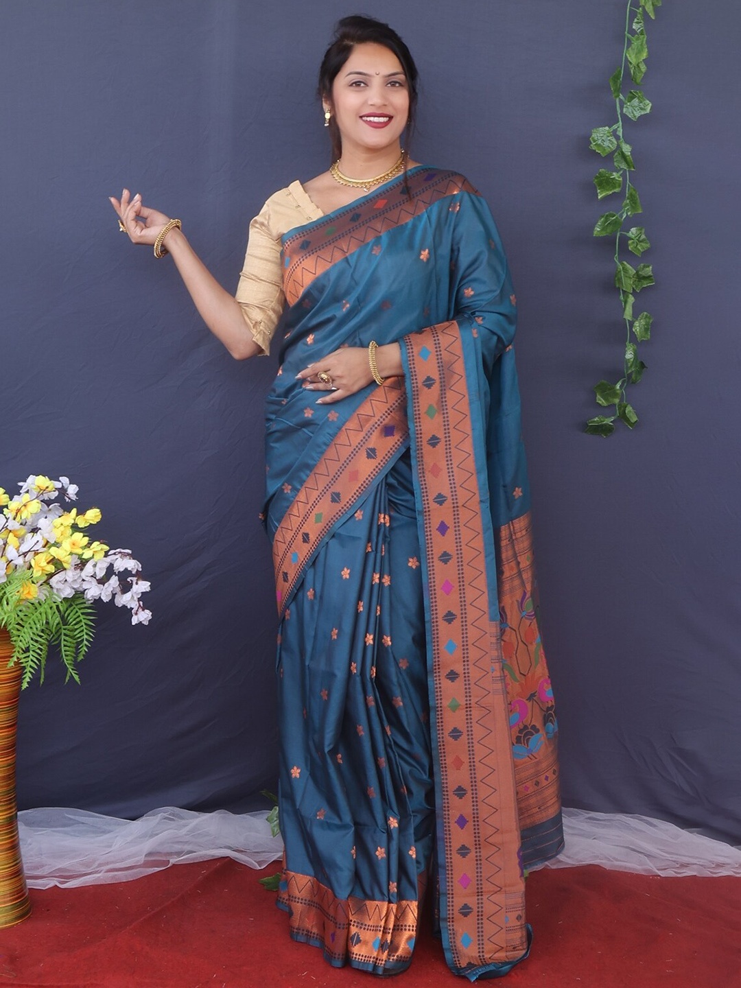 

AVANTIKA FASHION Floral Woven Design Zari Pure Silk Kanjeevaram Saree, Turquoise blue