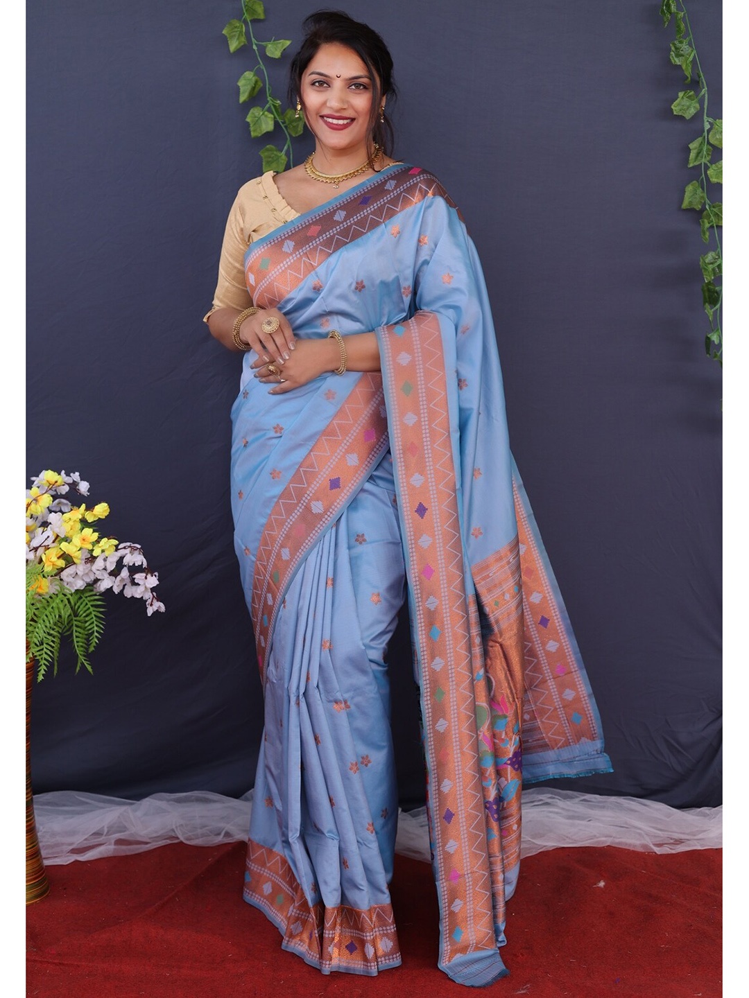 

AVANTIKA FASHION Woven Design Zari Pure Silk Kanjeevaram Saree, Lavender