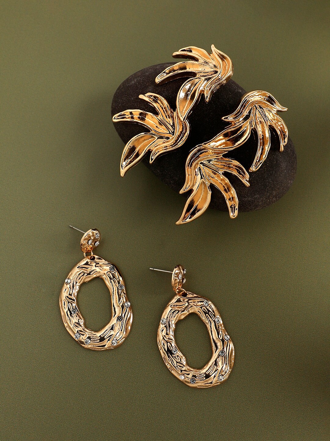 

SOHI Set Of 2 Gold-Plated Contemporary Drop Earrings