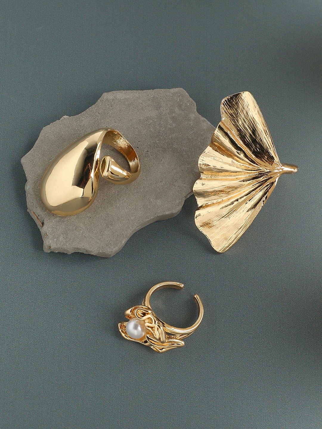 

SOHI Set Of 3 Gold-Plated Rings