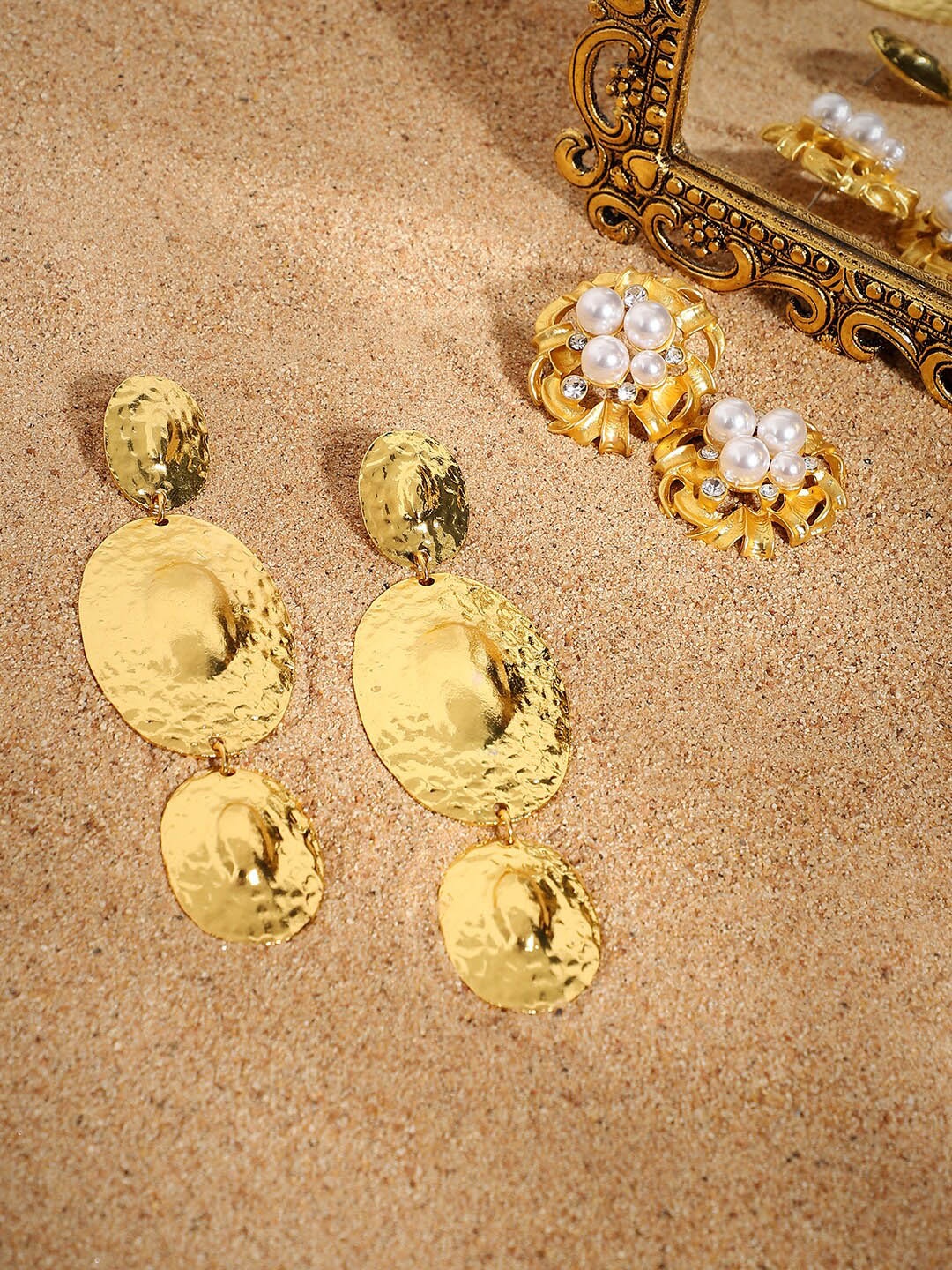 

SOHI Pack Of 2 Gold-Plated Contemporary Drop Earrings