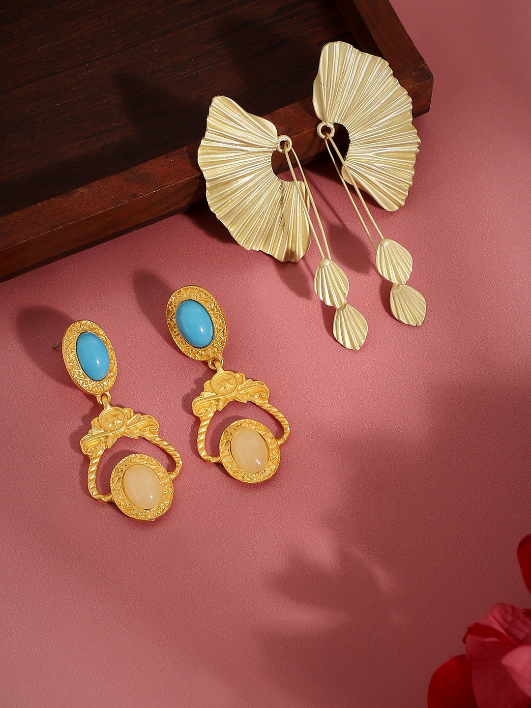 

SOHI Set Of 2 Gold-Plated Contemporary Studs Earrings