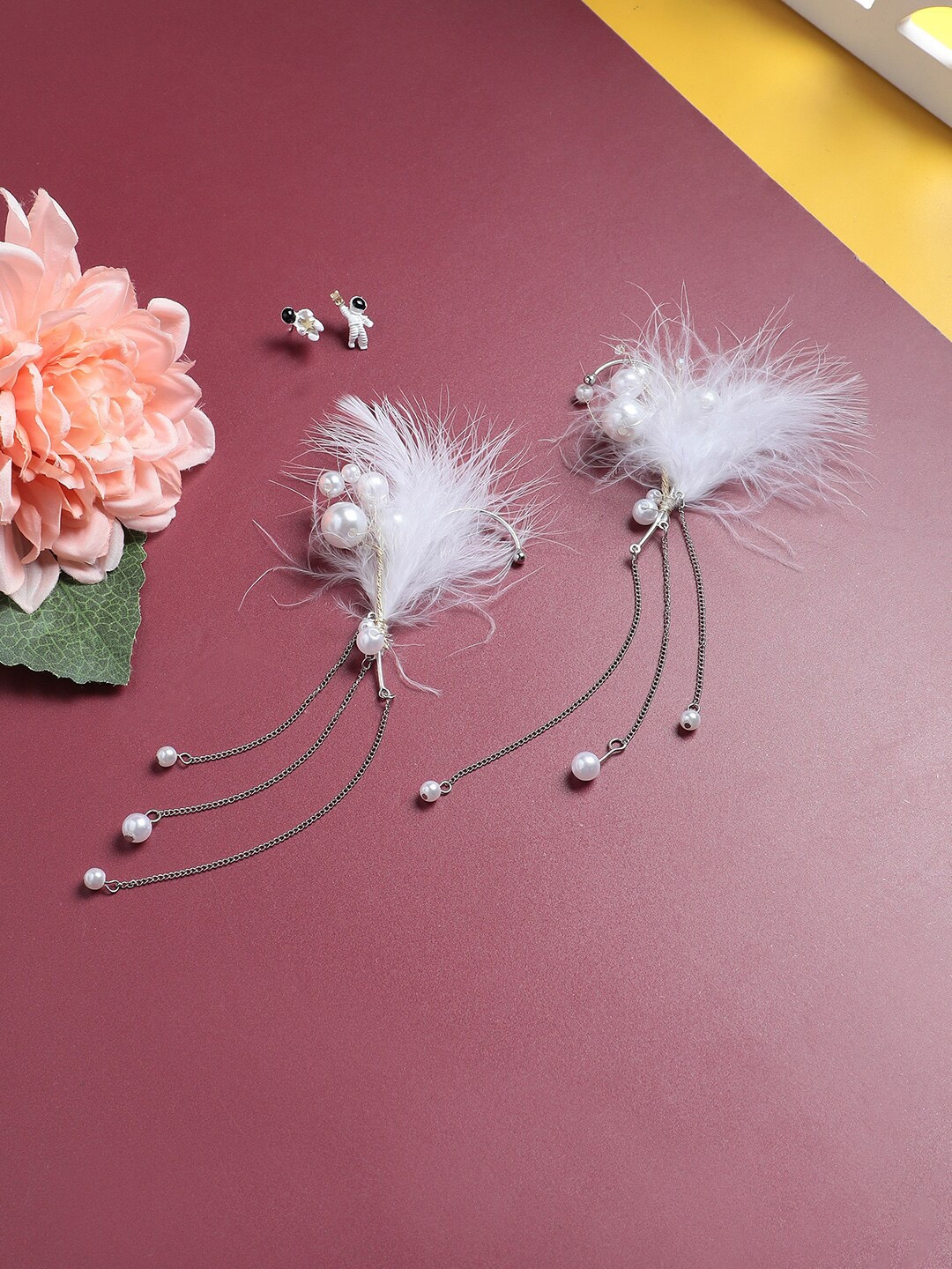 

SOHI Pack Of 2 Silver-Plated Contemporary Studs Earrings