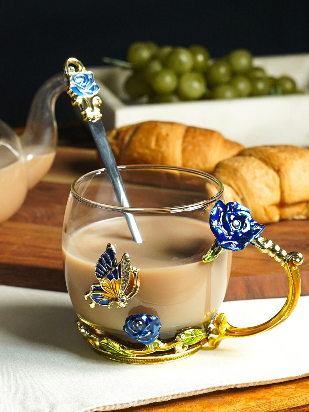 

THE ARTMENT Blue & Transparent Floral Textured Crystal Paradise Glass Mug