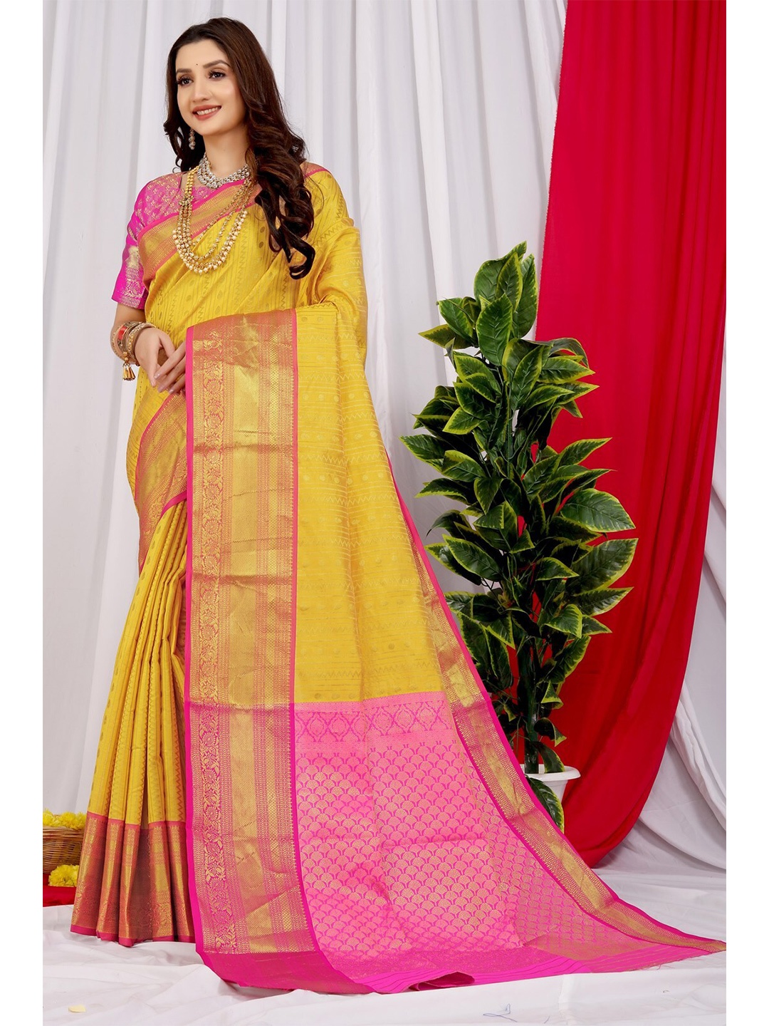

AVANTIKA FASHION Ethnic Motifs Woven Design Zari Pure Silk Kanjeevaram Saree, Yellow