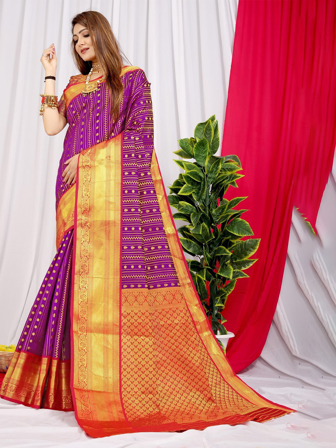 

AVANTIKA FASHION Woven Design Zari Pure Silk Kanjeevaram Saree, Purple