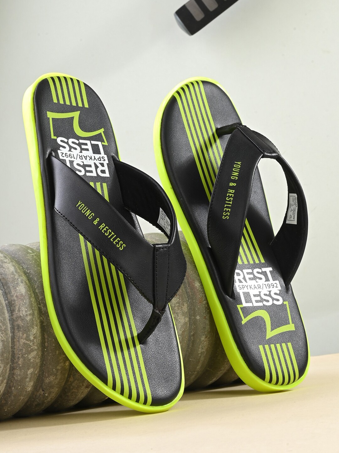 

SPYKAR Men Printed Thong Flip-Flops, Green