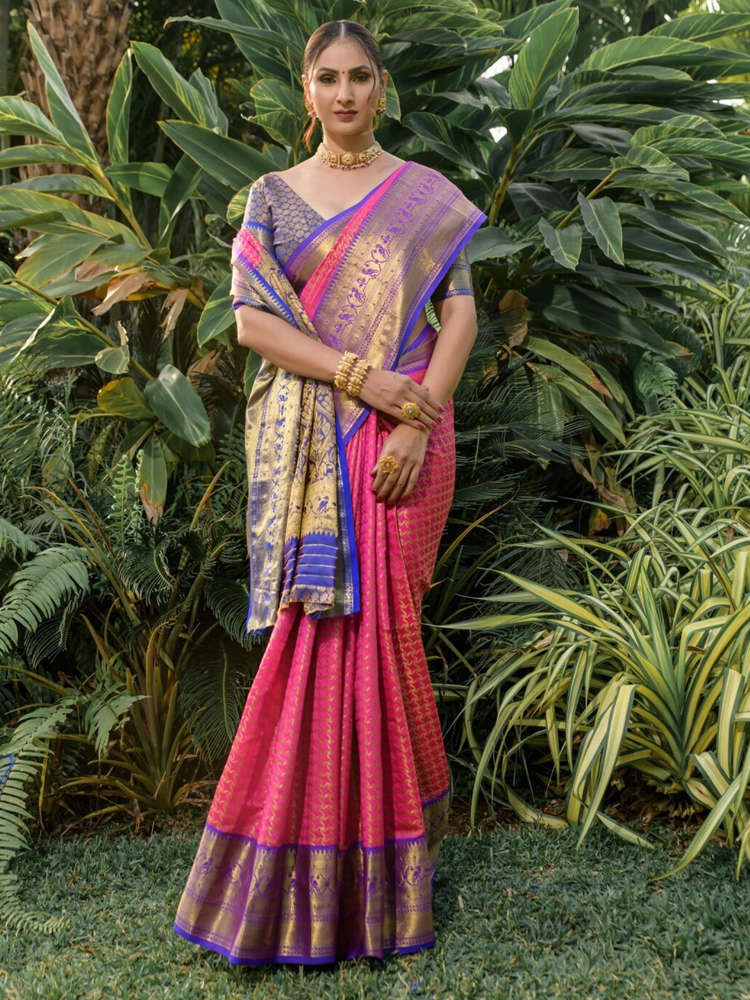

AVANTIKA FASHION Woven Design Zari Pure Silk Kanjeevaram Saree, Pink