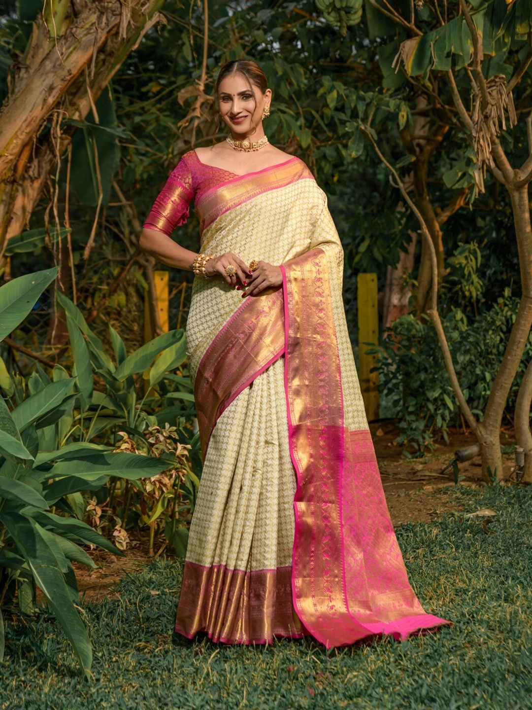 

AVANTIKA FASHION Ethnic Motifs Woven Design Pure Silk Kanjeevaram Saree, White
