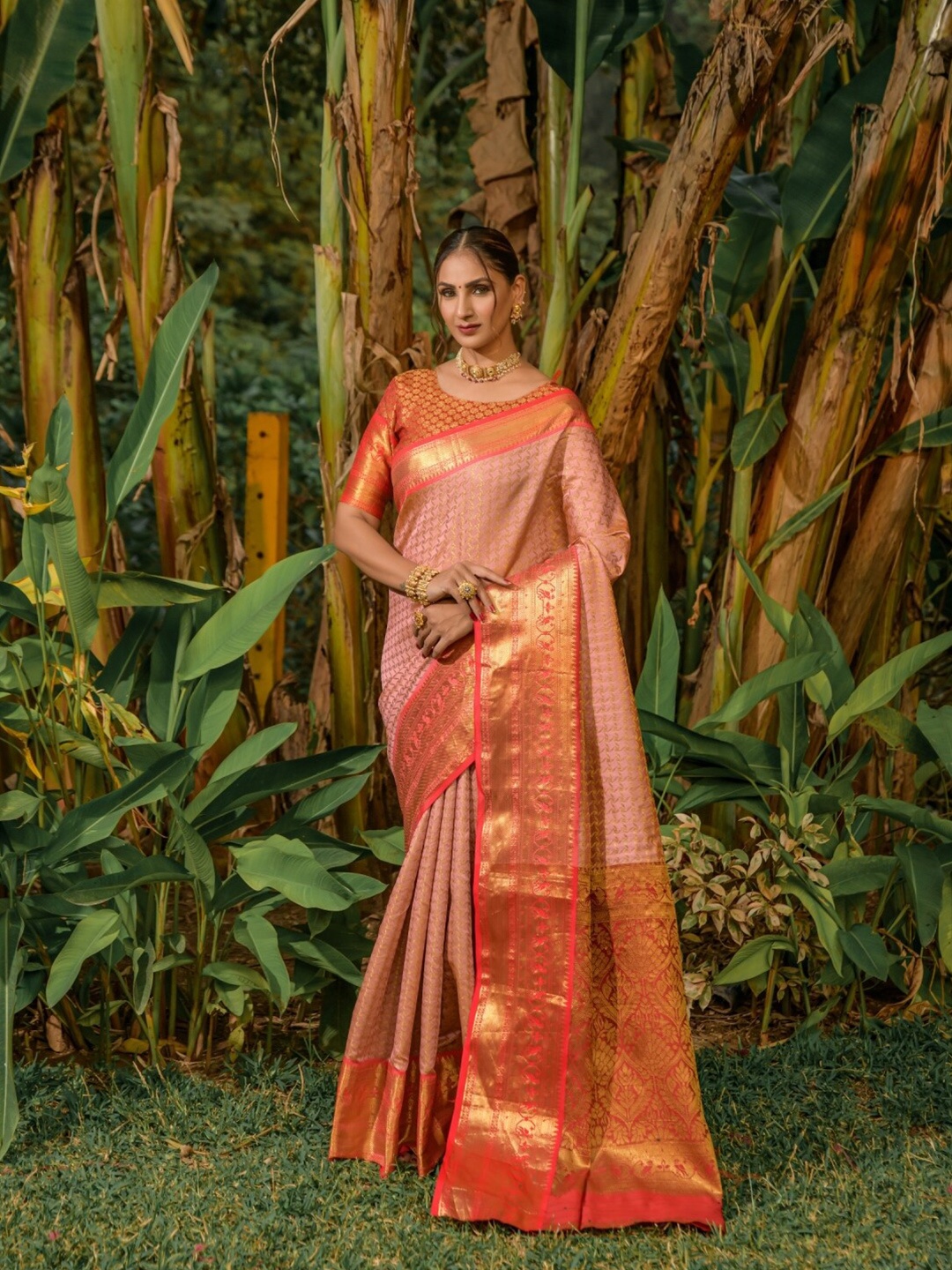 

AVANTIKA FASHION Woven Design Zari Pure Silk Kanjeevaram Saree, Peach
