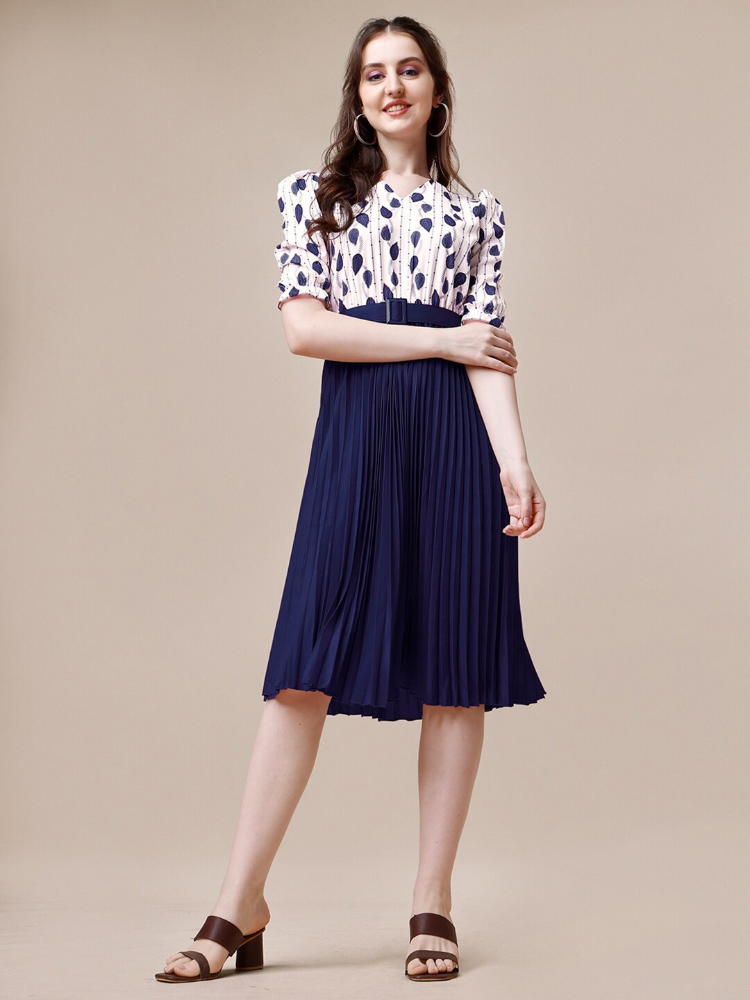 

DEKLOOK Graphic Printed Accordion Pleated V-Neck Puff Sleeves Fit & Flare Dress, Blue