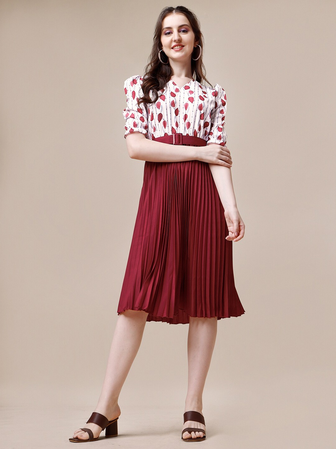 

DEKLOOK Graphic Printed Accordion Pleated V-Neck Puff Sleeves Fit & Flare Dress, Maroon