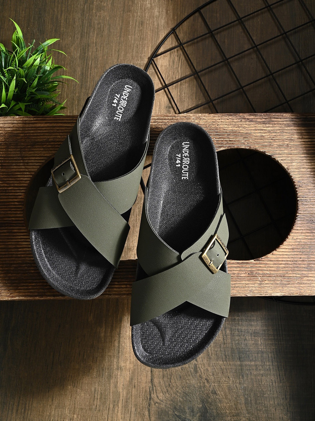 

UNDERROUTE Men Cross Strap Comfort Sandals With Buckle Detail, Olive