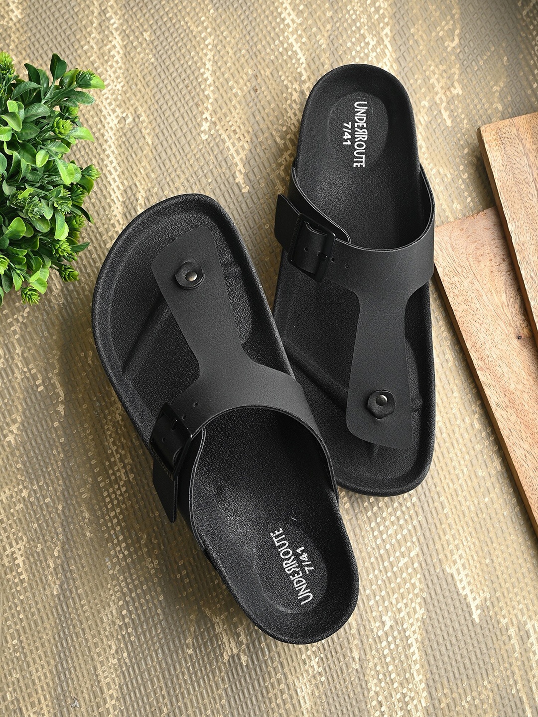 

UNDERROUTE Men Open Toe Comfort Sandals With Buckle Detail, Black