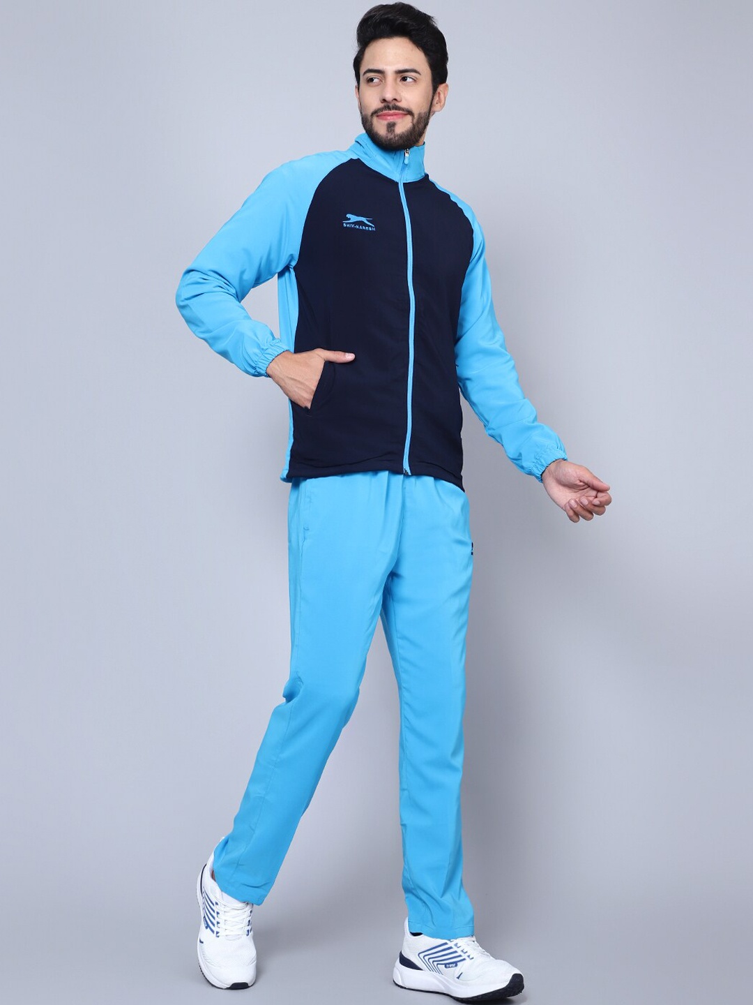 

Shiv Naresh Men Colourblocked Hooded Tracksuit, Blue