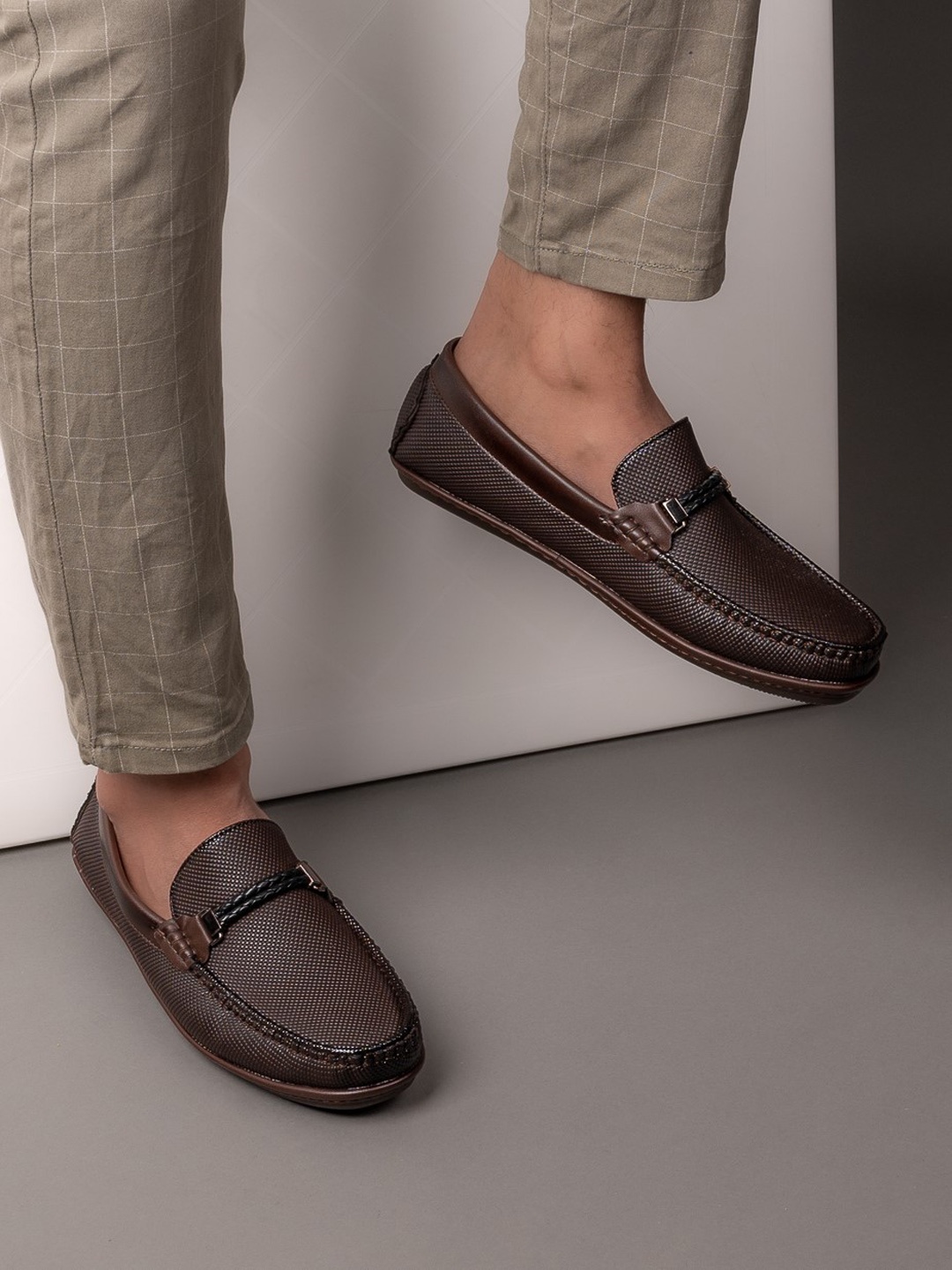 

FRANKROMELLO Men Textured Lightweight Horsebit Loafers, Brown