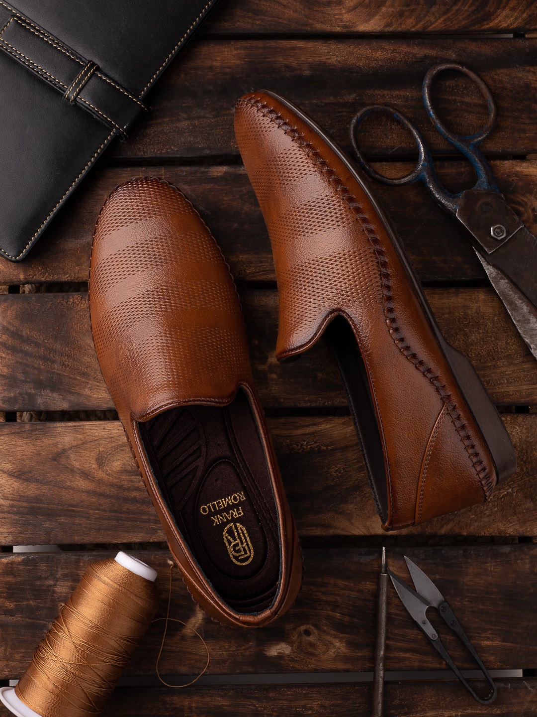 

FRANKROMELLO Men Textured Lightweight Loafers, Tan