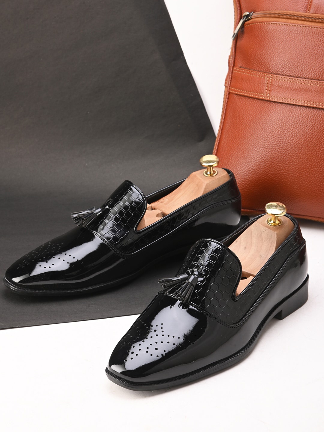 

FRANKROMELLO Men Textured Leather Formal Tassel Loafers, Black