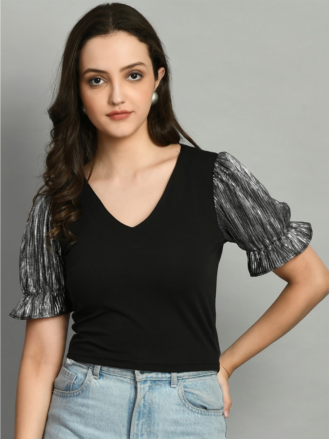 

IUGA V-Neck Bell Sleeves Top, Black