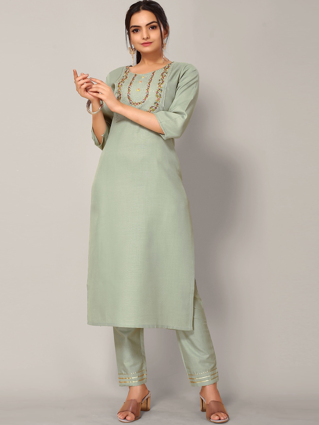 

Happy Design Floral Yoke Design Regular Thread Work Kurta With Trousers, Green