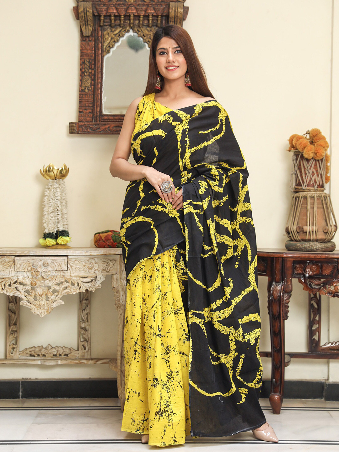 

BUTA BUTI Abstract Printed Pure Cotton Saree, Yellow