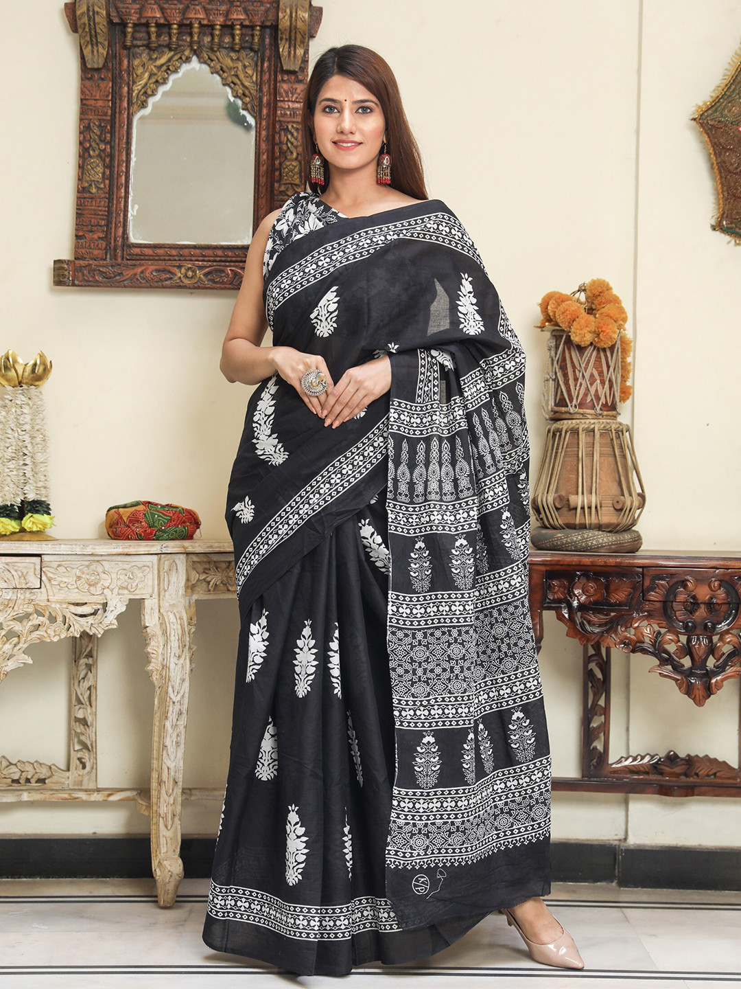 

BUTA BUTI Ethnic Motifs Printed Pure Cotton Saree, Black