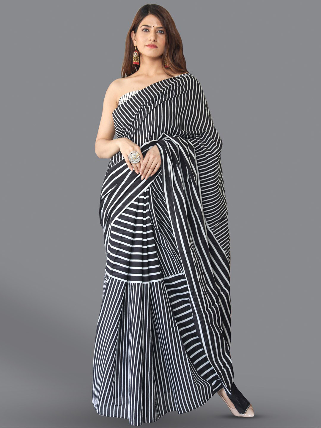 

BUTA BUTI Striped Pure Cotton Saree, Black