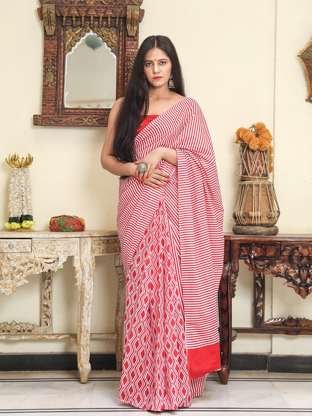 

BUTA BUTI Striped Pure Cotton Saree, Red