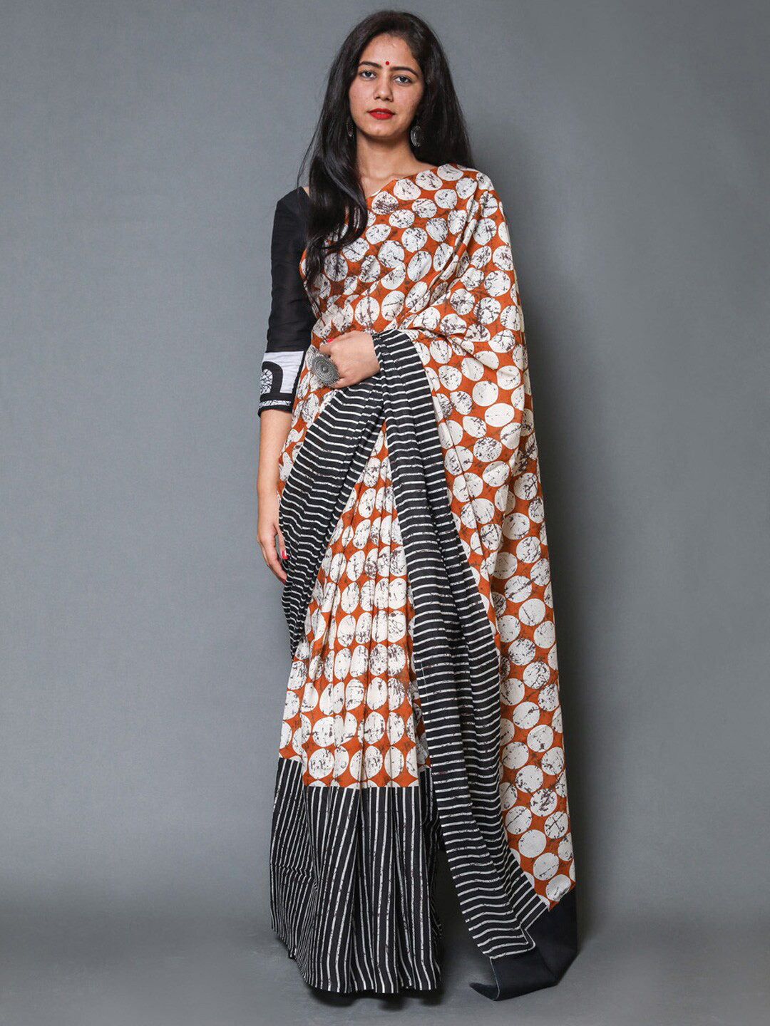 

BUTA BUTI Geometric Printed Pure Cotton Saree, Off white