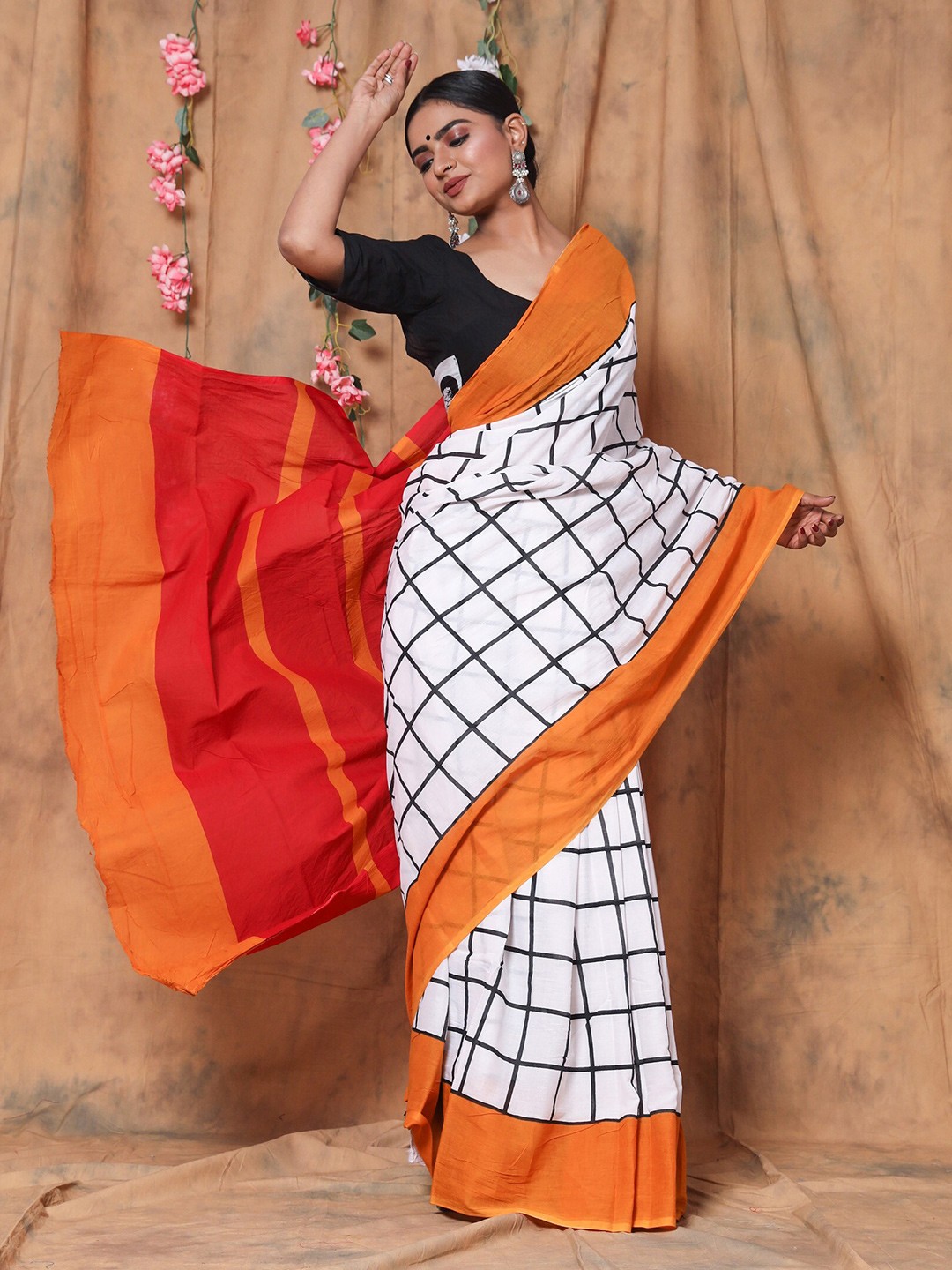 

BUTA BUTI Checked Pure Cotton Saree, Black