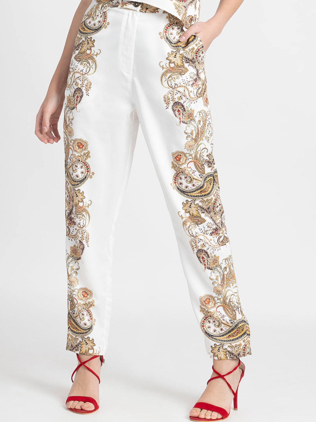 

SHAYE Women Floral Printed Mid-Rise Comfort Easy Wash Regular Trousers, White