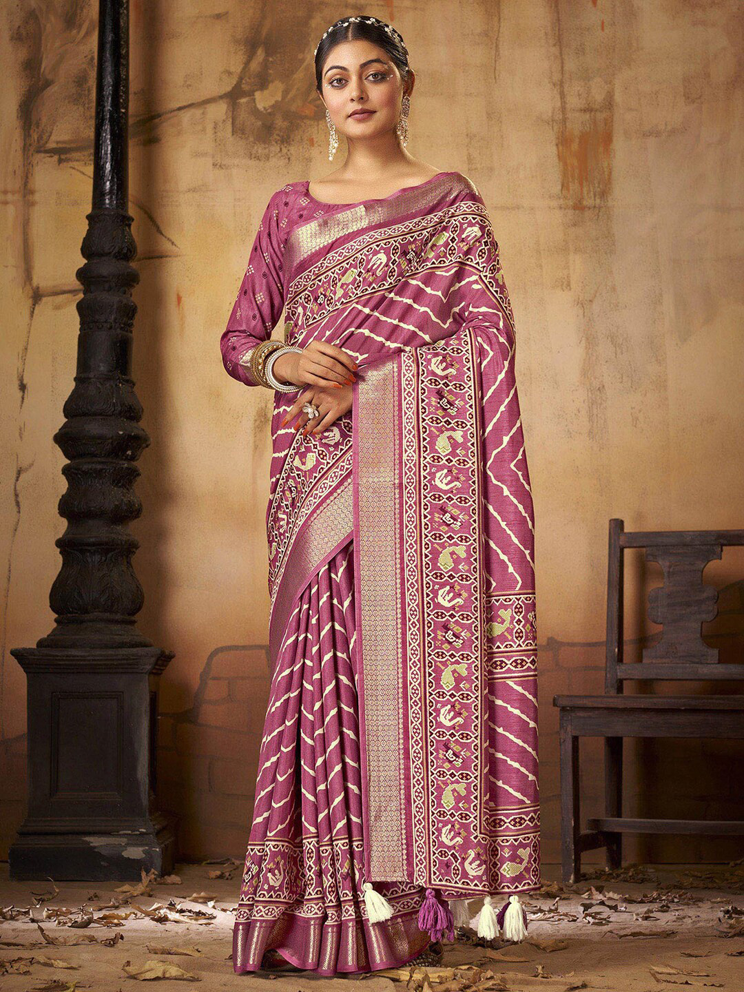 

Anouk Mauve & Cream-Coloured Ethnic Motifs Zari Patola Saree