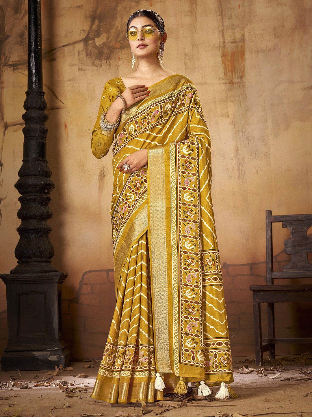 

Anouk Green & Gold-Toned Ethnic Motifs Zari Patola Saree