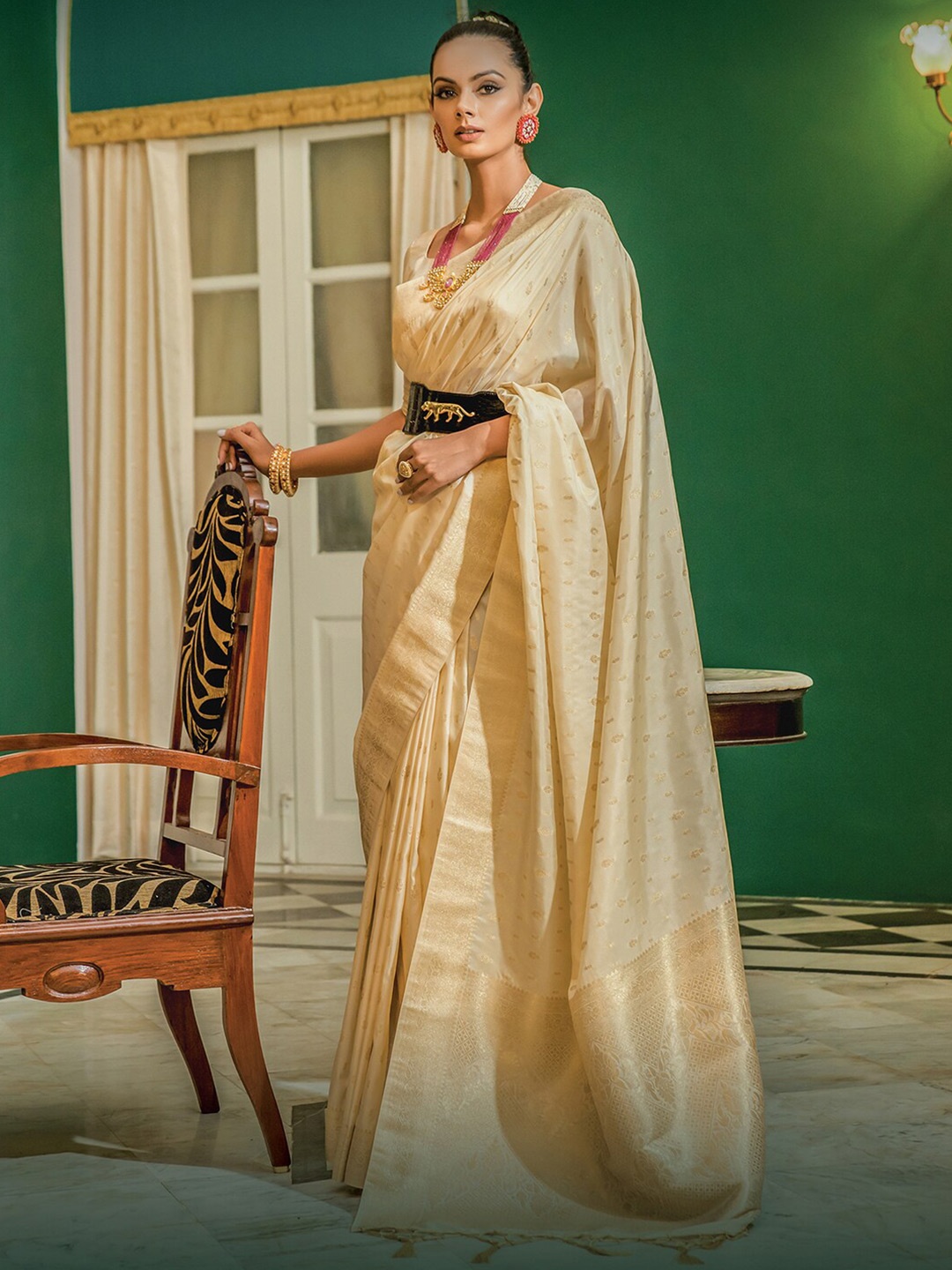 

Mitera Cream-Coloured & Gold-Toned Woven Design Zari Banarasi Saree