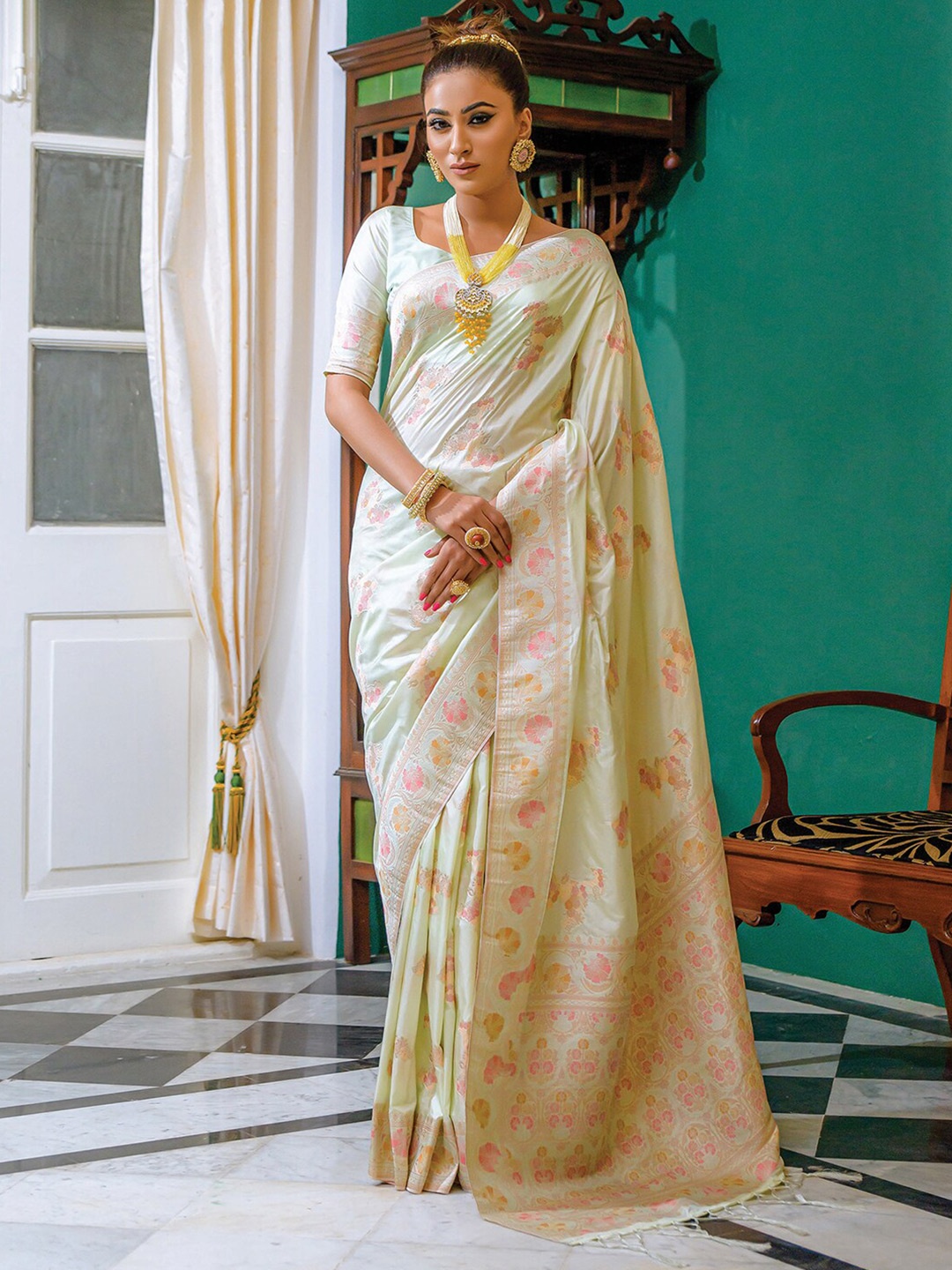 

Mitera Green & Pink Floral Woven Design Zari Banarasi Saree