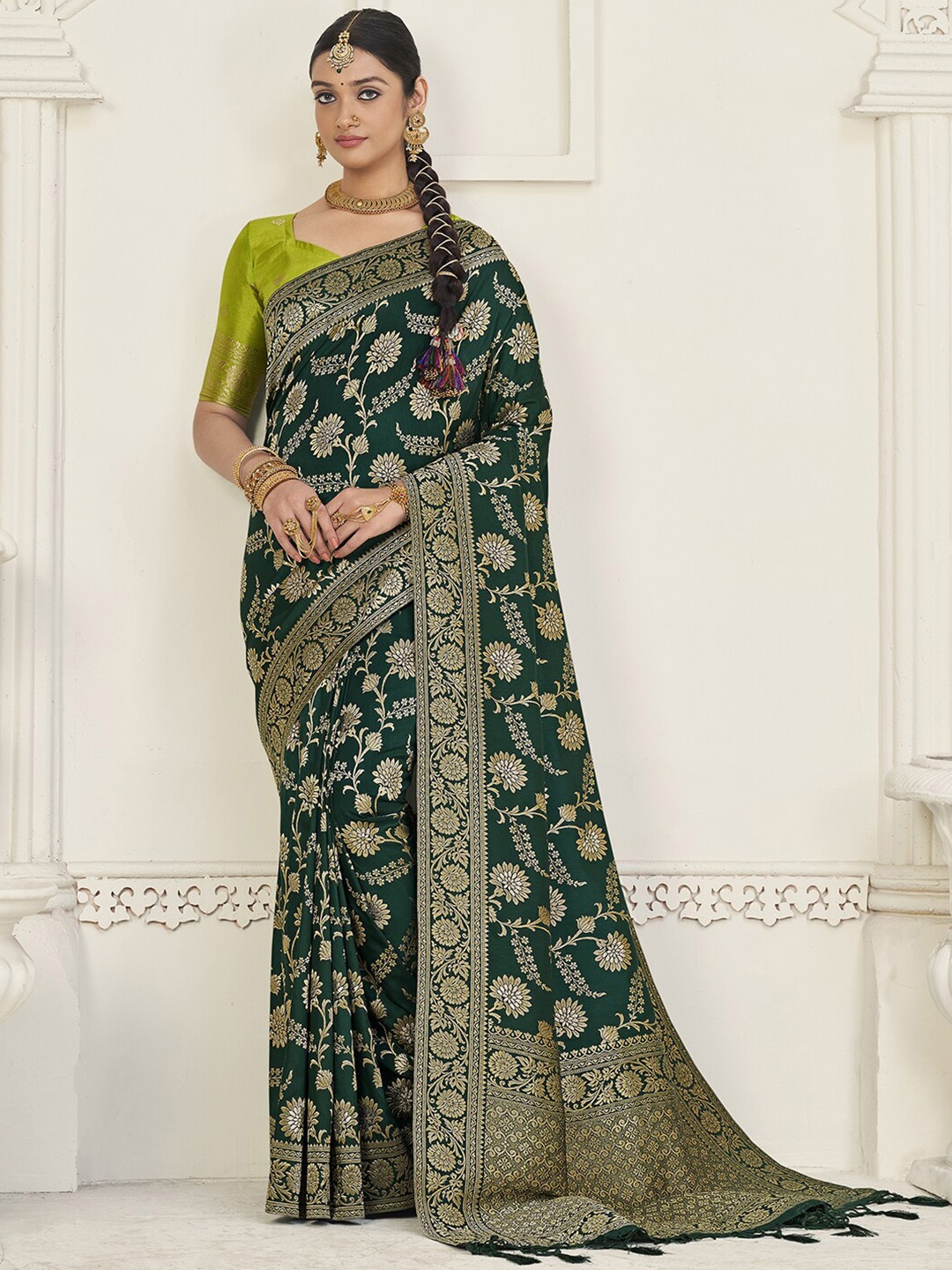 

Mitera Green & Gold-Toned Woven Design Zari Art Silk Banarasi Saree