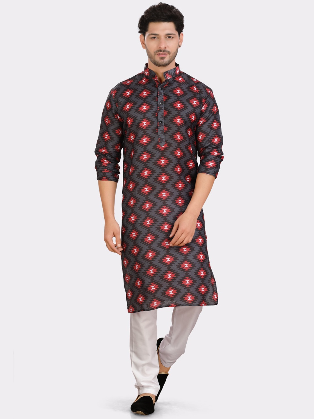 

SHIWAM ETHNIX Indeevar Geometric Printed Regular Kurta With Pyjamas, Black