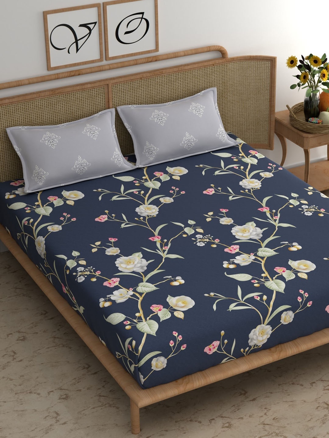 

CHHAVI INDIA Blue & Green Floral 210 TC King Bedsheet With 2 Pillow Covers