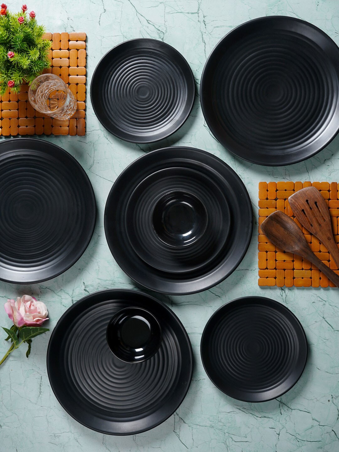

CDI Black 18 Pieces Melamine Glossy Dinner Set