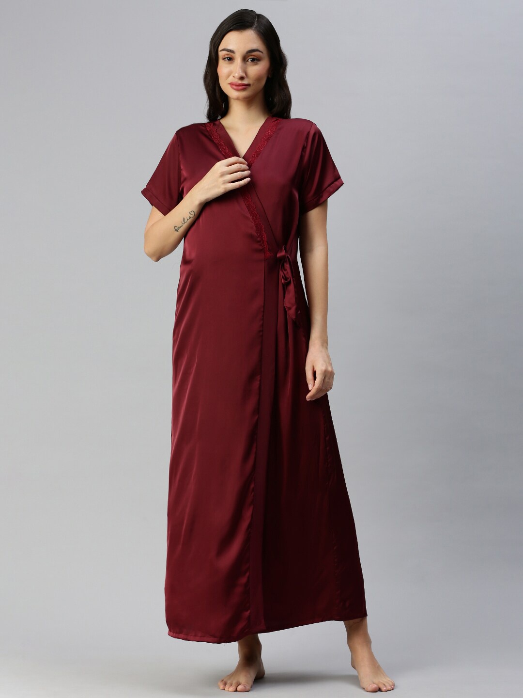 

9shines Label V-Neck Satin Nightdress With Robe, Red